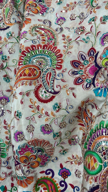 Half white pure crepe pen kalamkari blouse material 1 metre.
