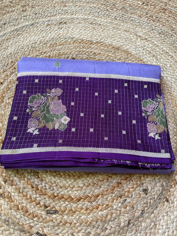 Light lavender with purple dola silk with checks border.