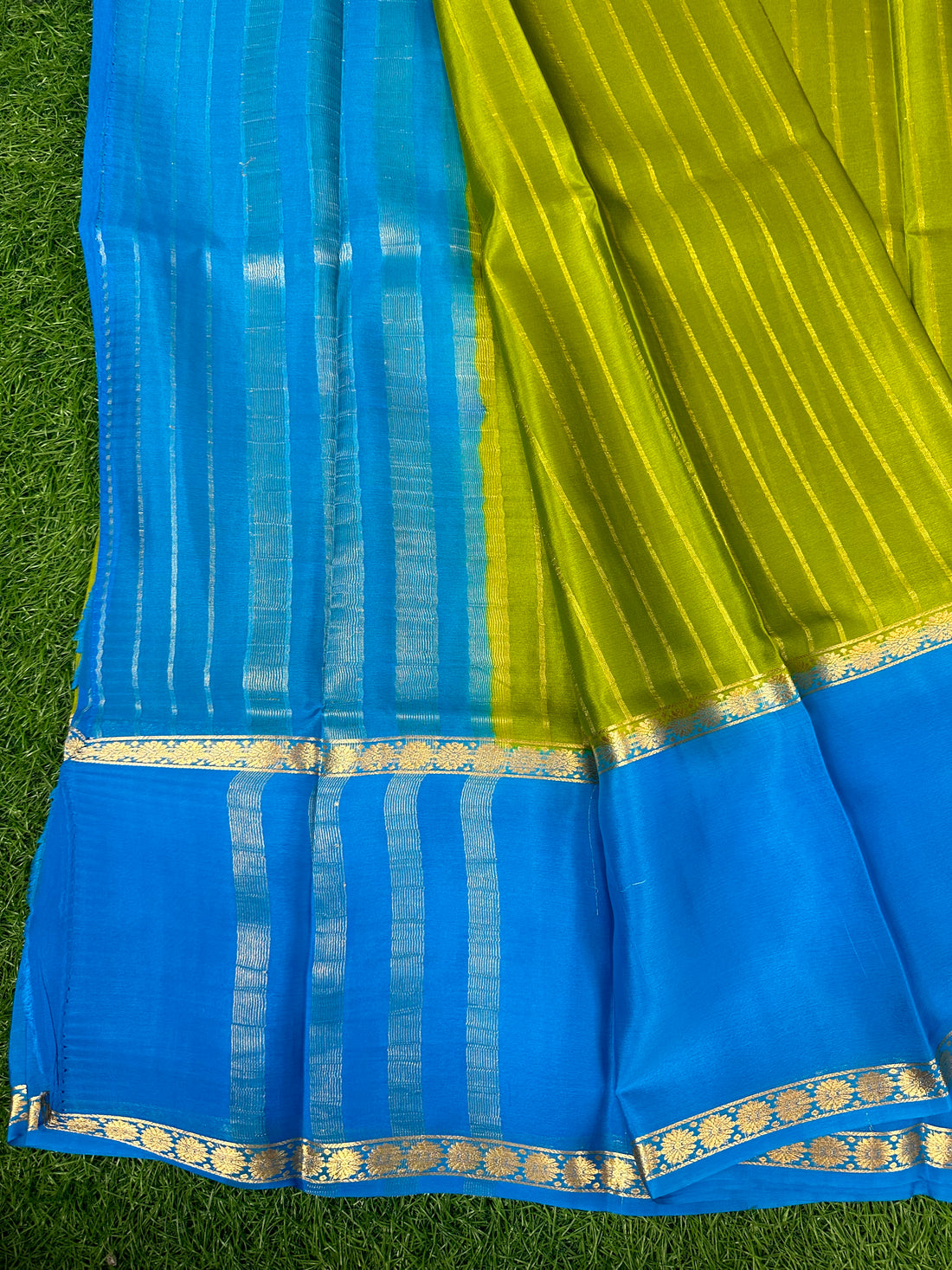 Green with blue pure wrinkle crepe sarees. With out blouse