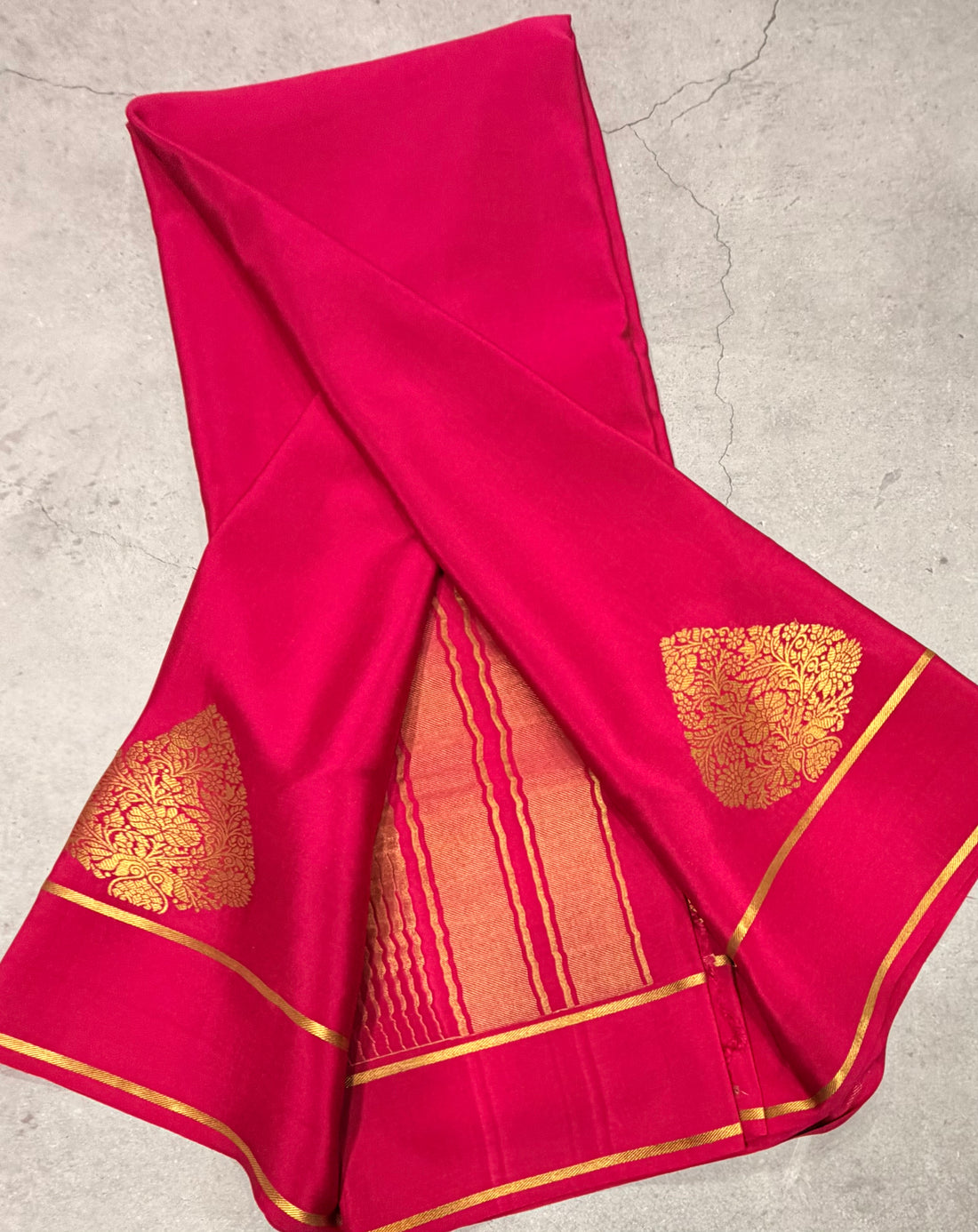Rani pink leaf big butta pure Mysore silk crepe saree