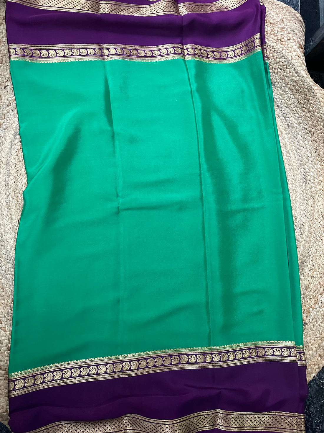 Distemper green with mejentha pure crepe Mysore Silk sarees. 120 gsm