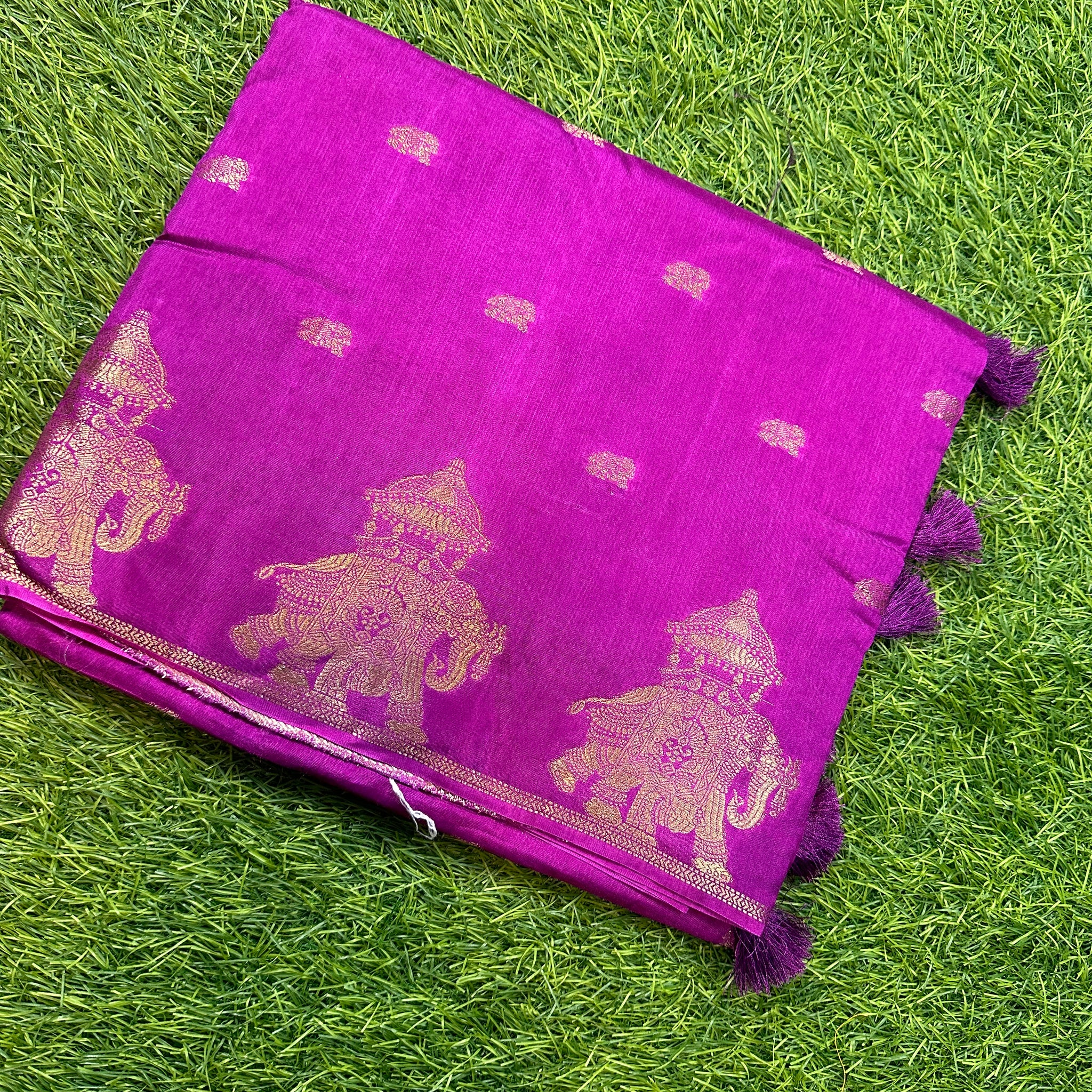 Dola silk in elephant border