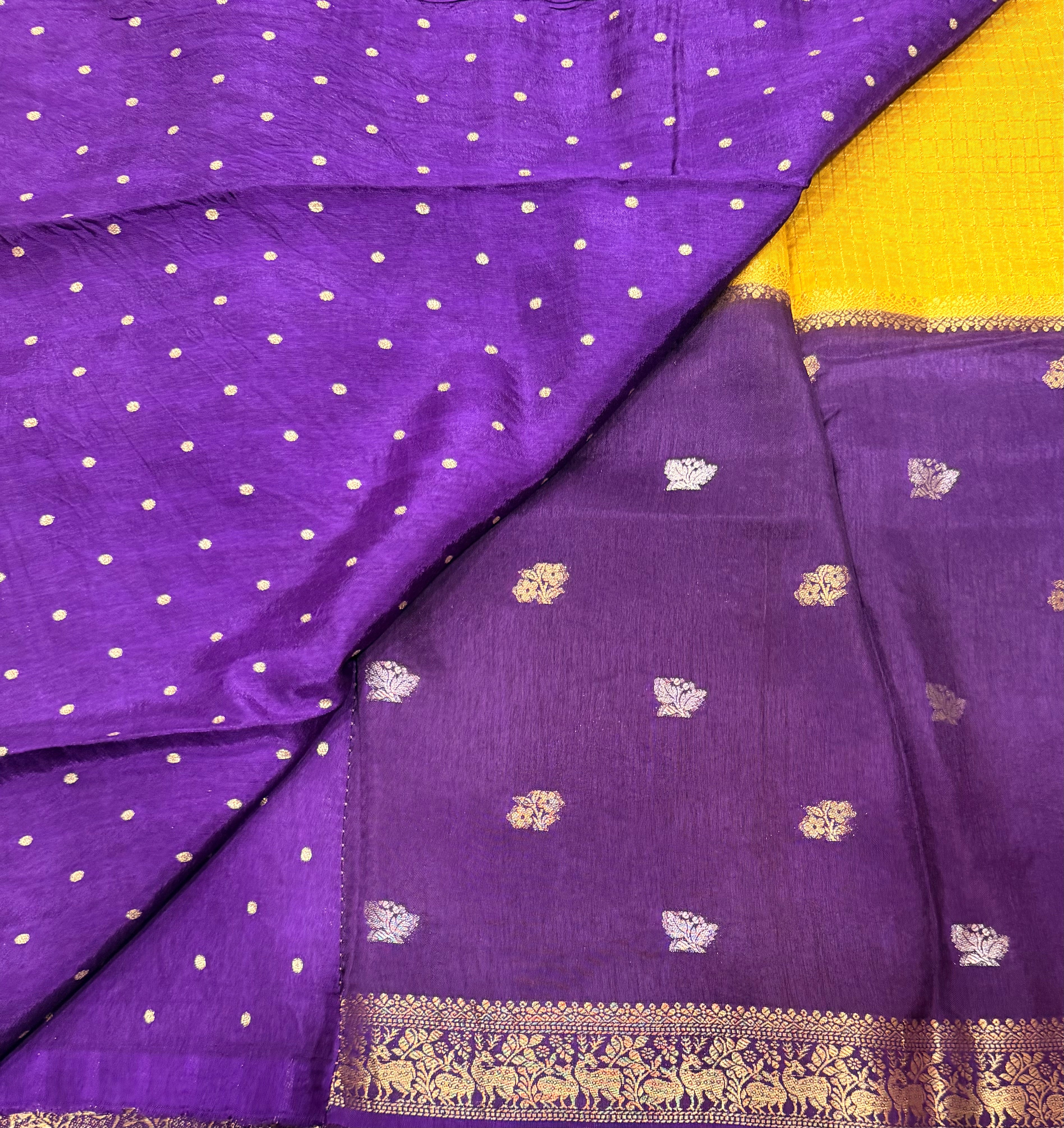 2D contrast border checks Dola crepe saree