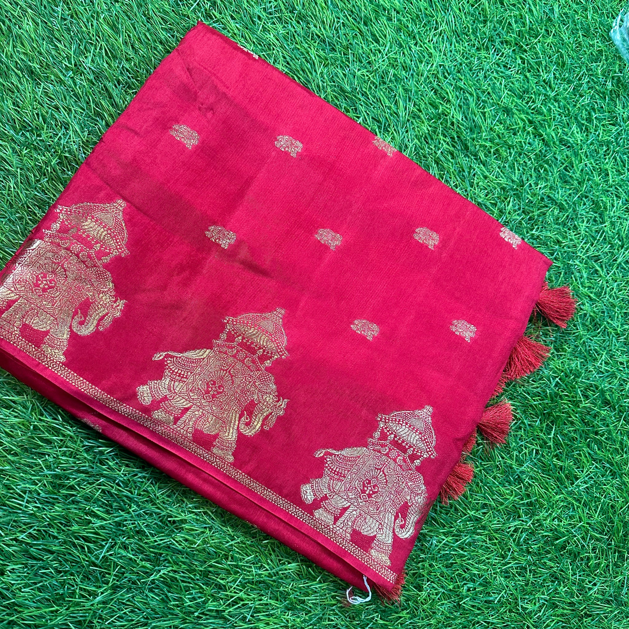 Dola silk in elephant border