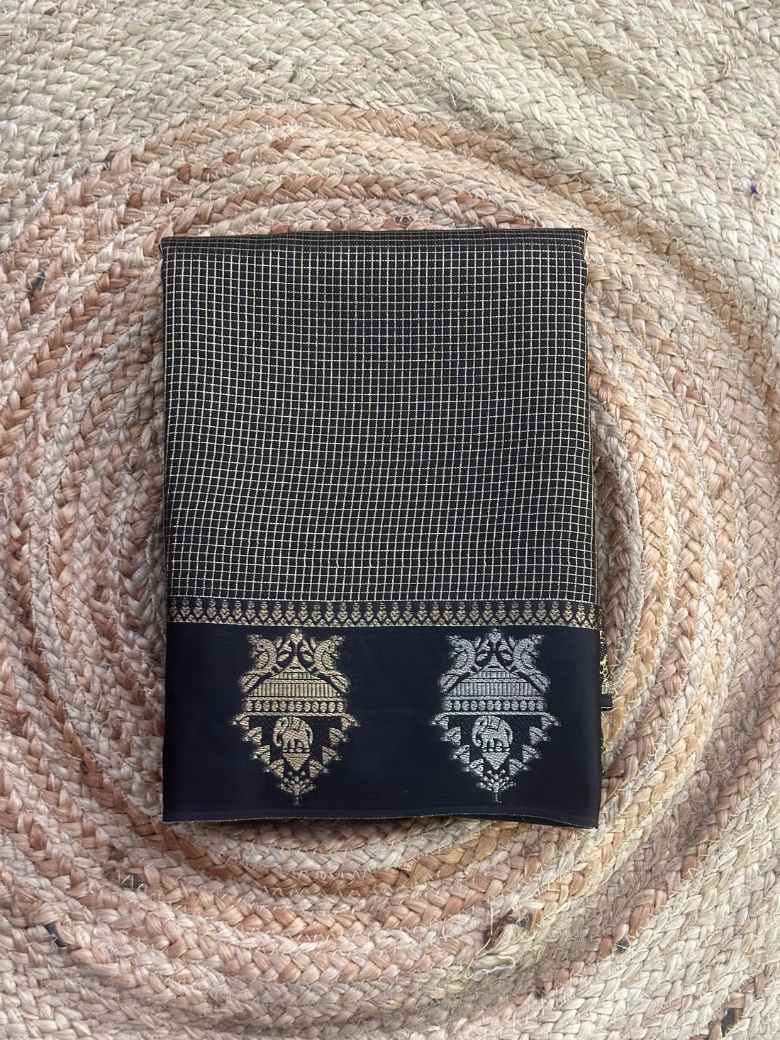 Black checks crepe with contrast border
