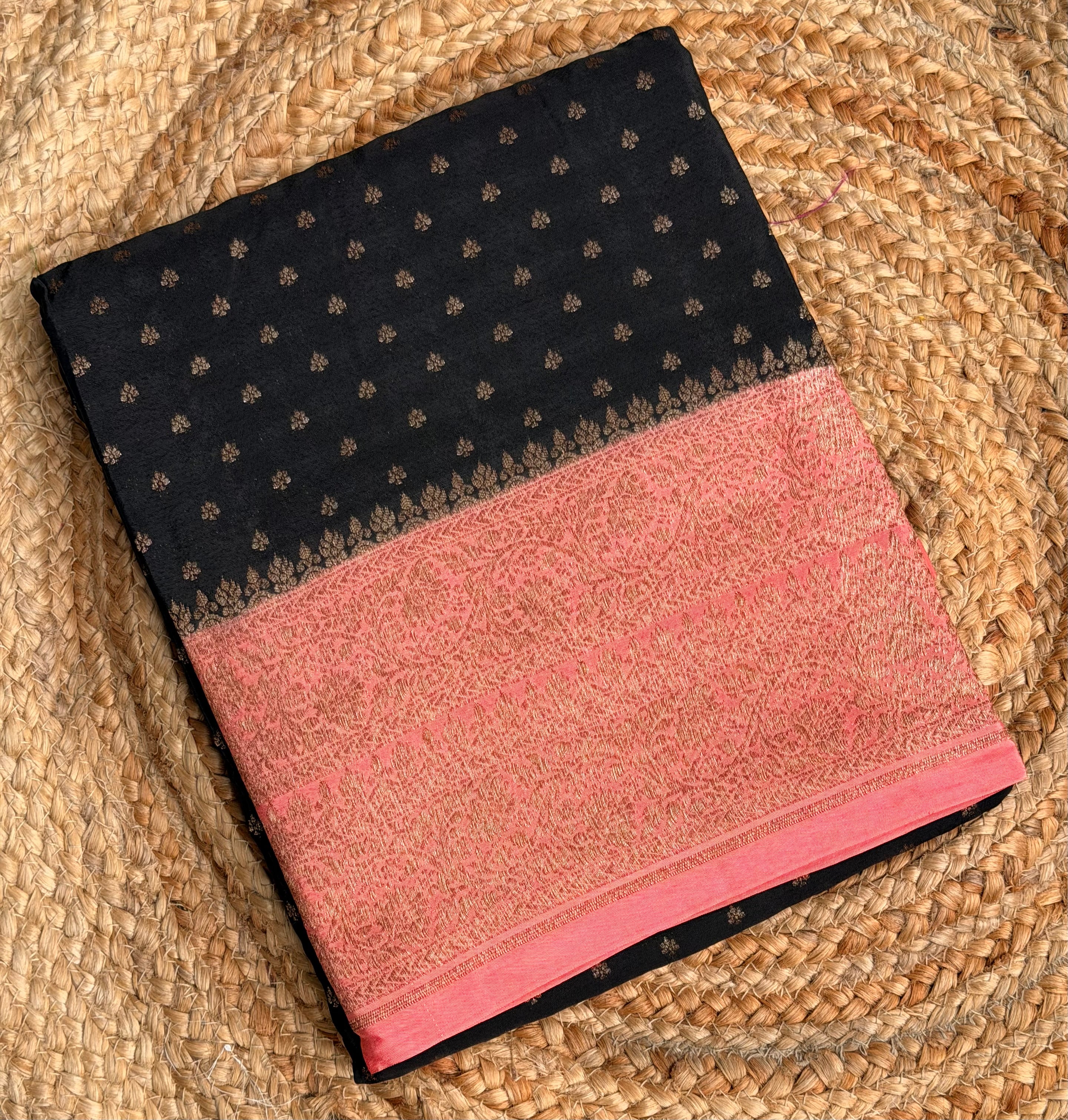 Black n pink small butta benarasi crepe saree