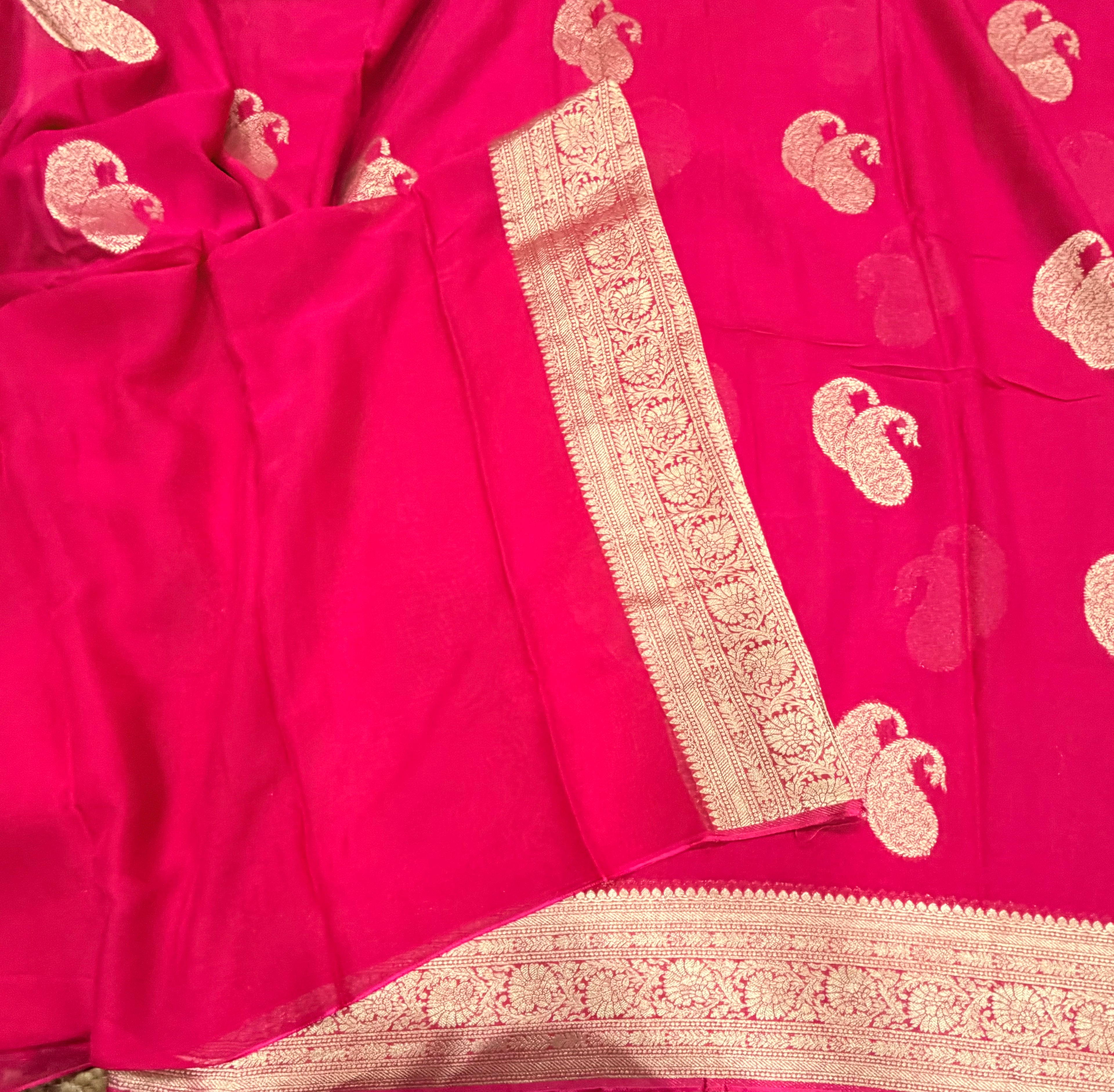 Rani pink mango Butta georgette small border saree