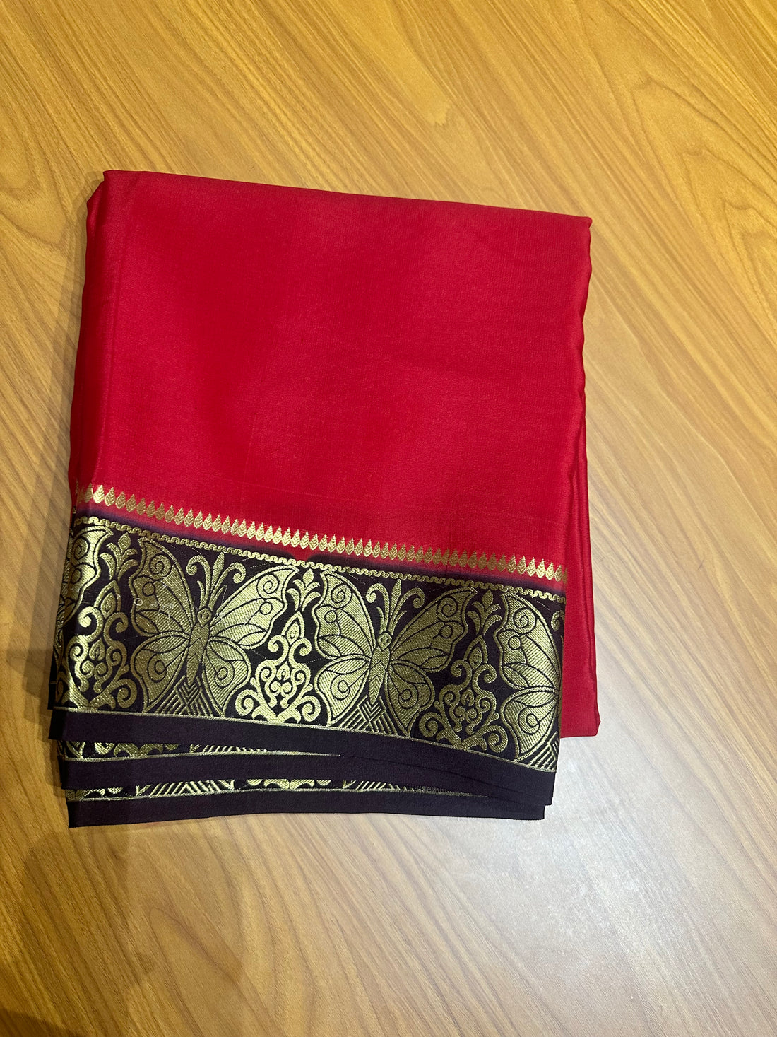 Red with coffee brown butterfly border 120 gsm