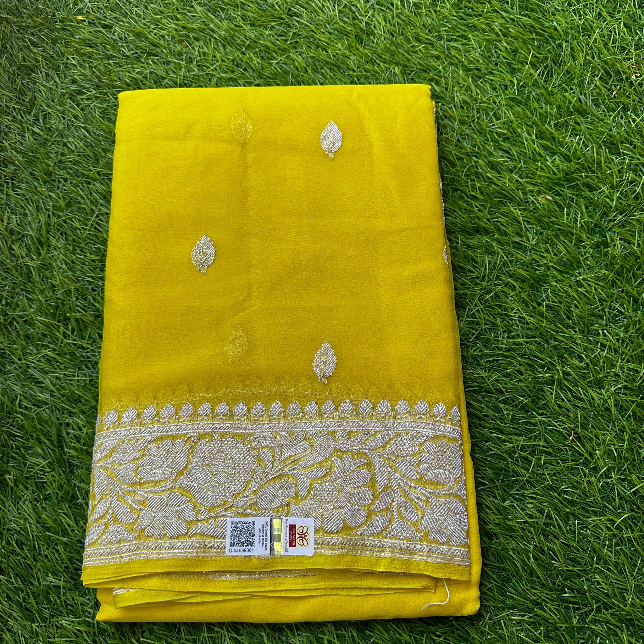 Pure khaddi chiffon,beautiful lemon yellow.