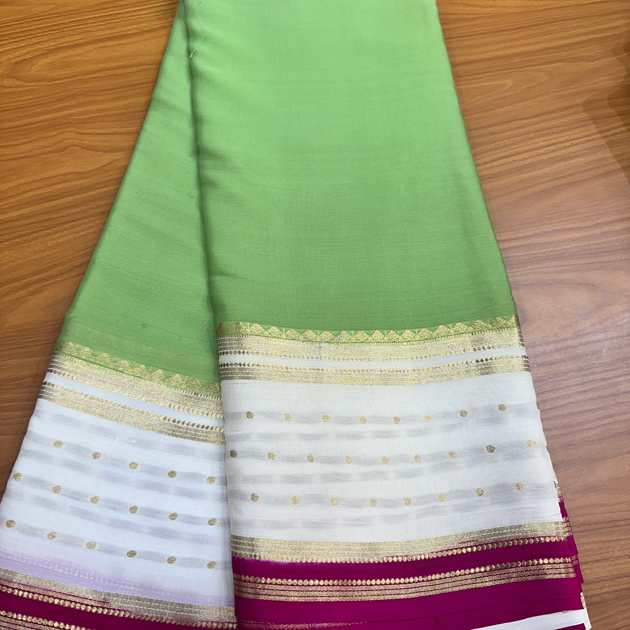 Pistha green with white border butta pure crepe 120 gsm