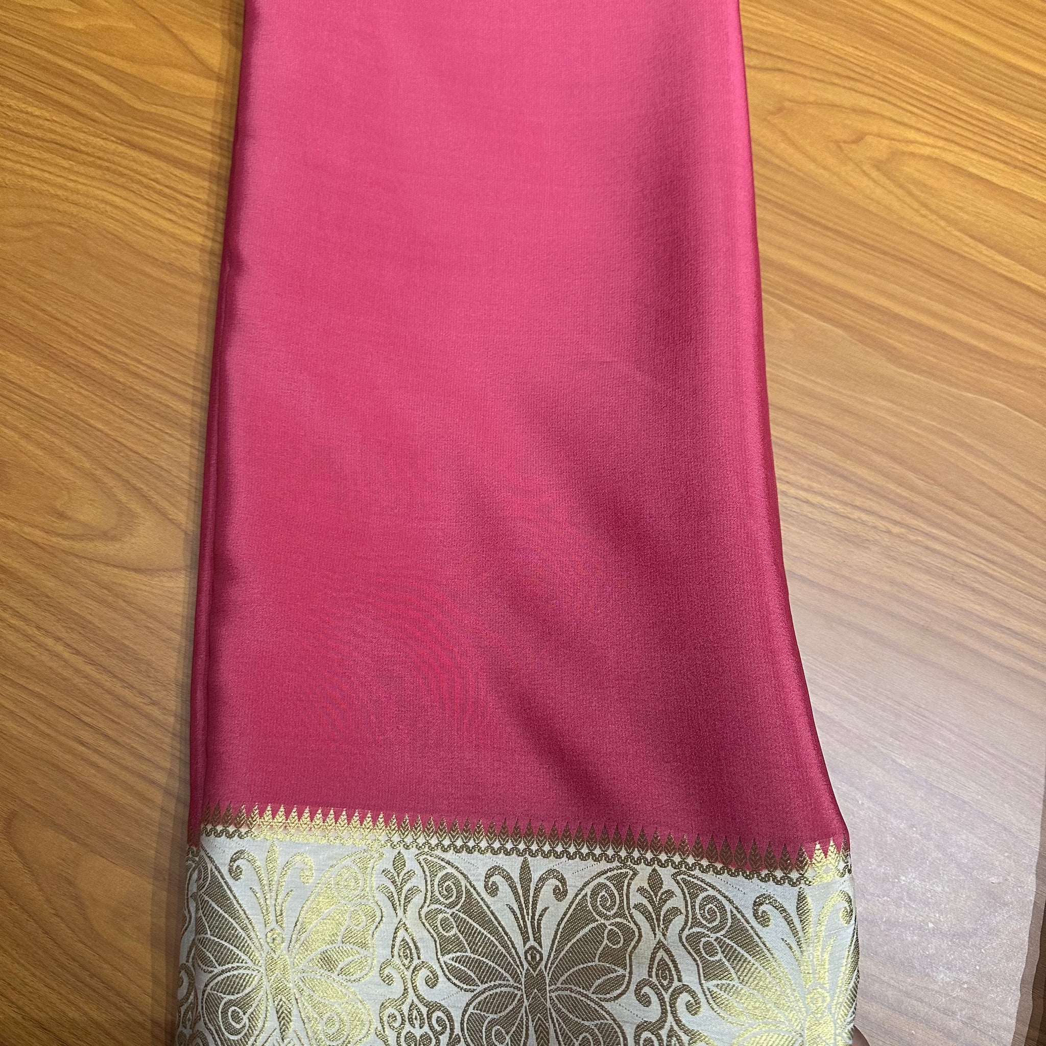 Onion pink and white butterfly border 120 gsm