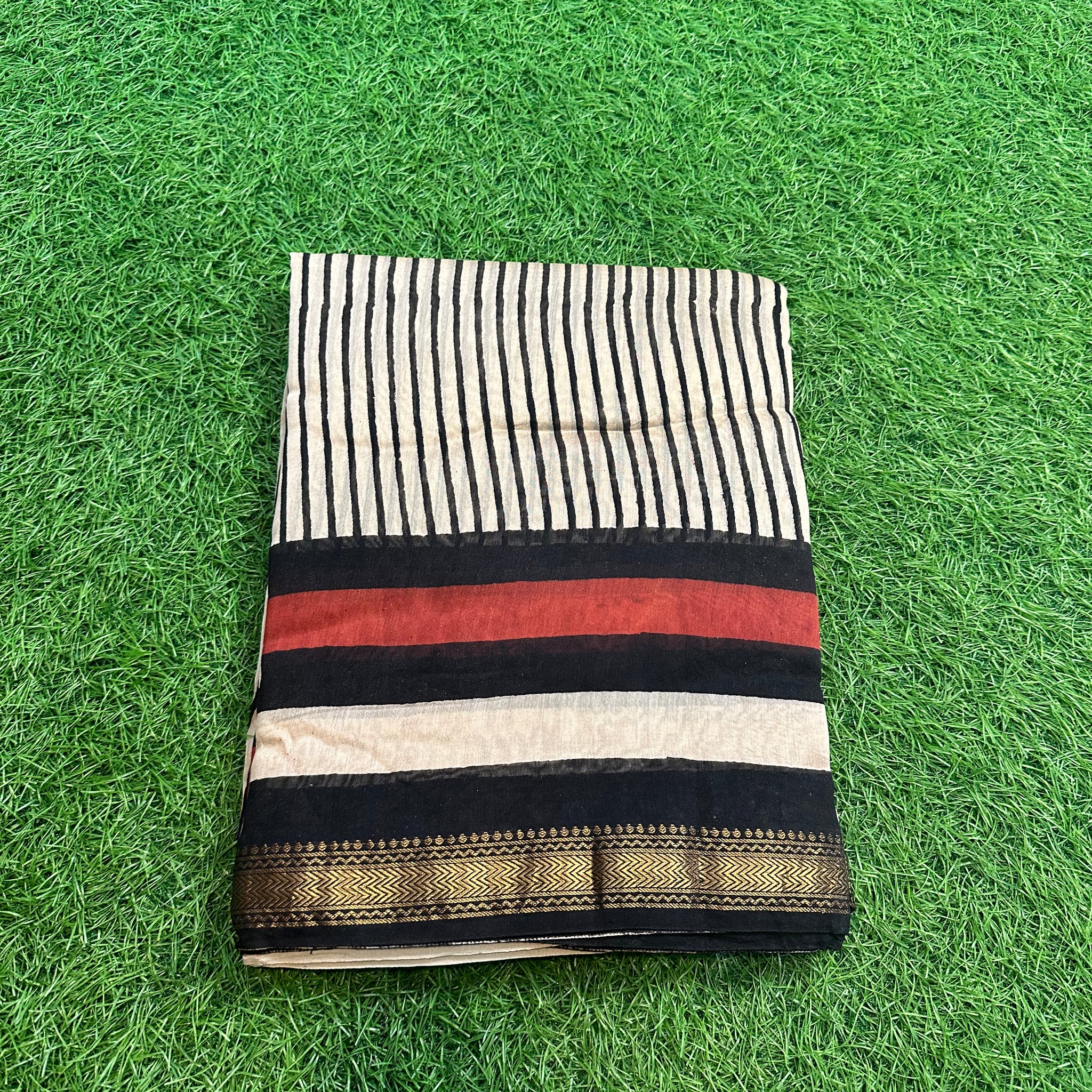 Maheshwari silk,vertical stripes with printed blouse.