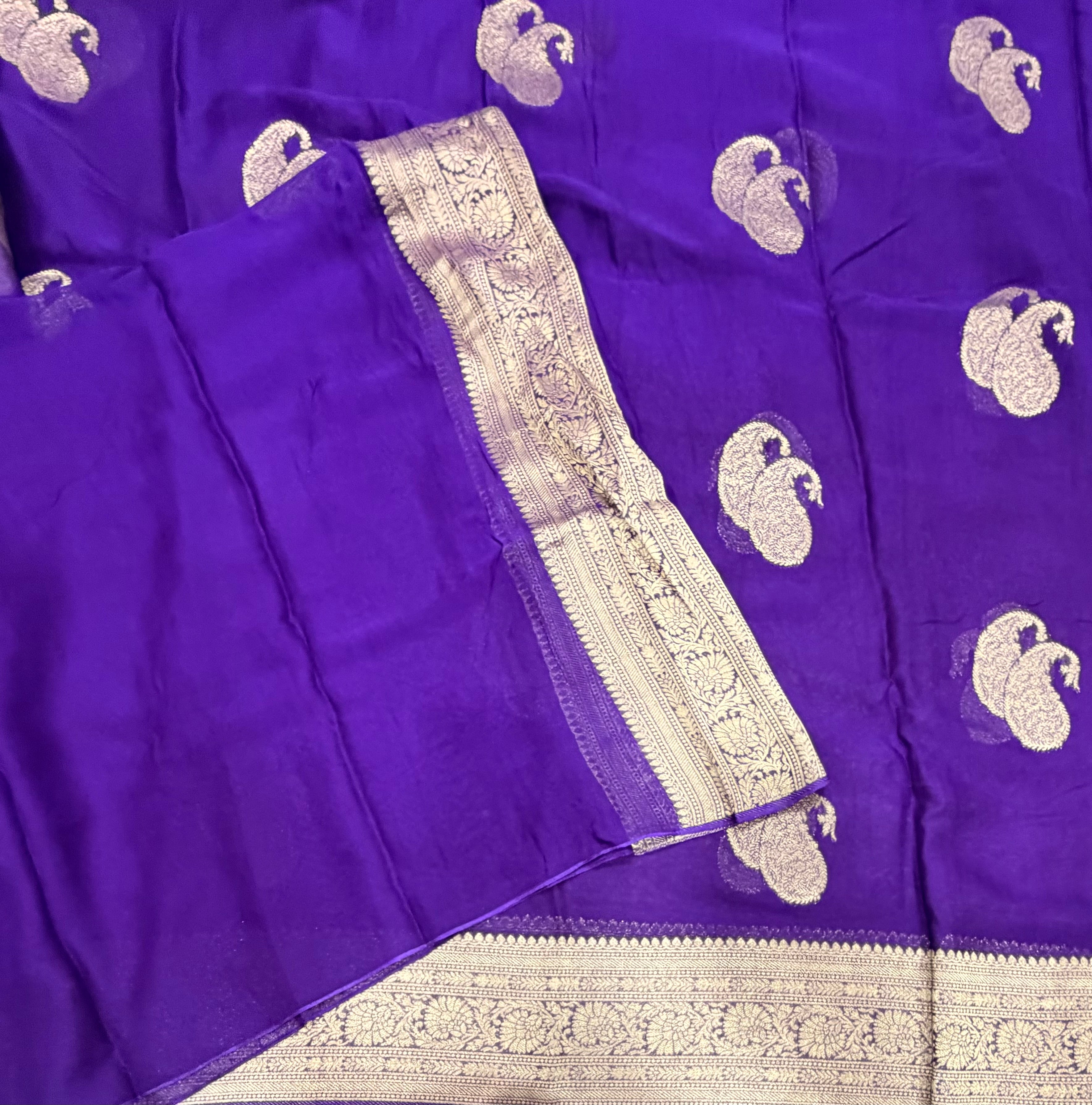 Blue mango Butta georgette small border saree