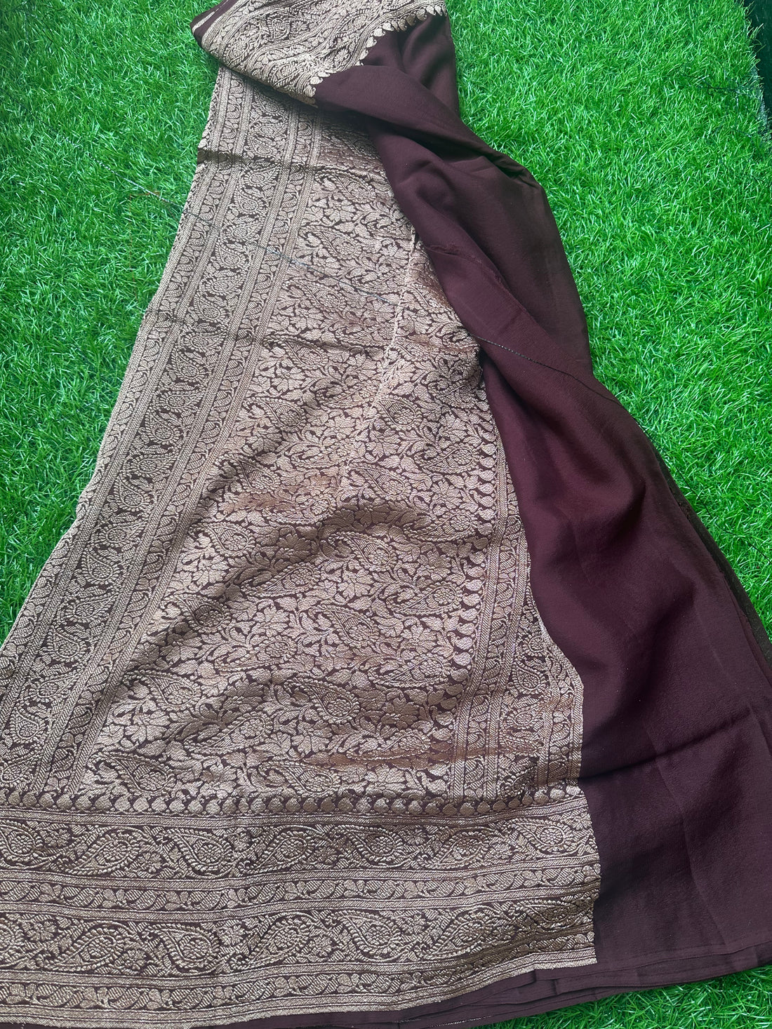 Dark chocolate brown pure georgette Banaras. Rich pallu and blouse.