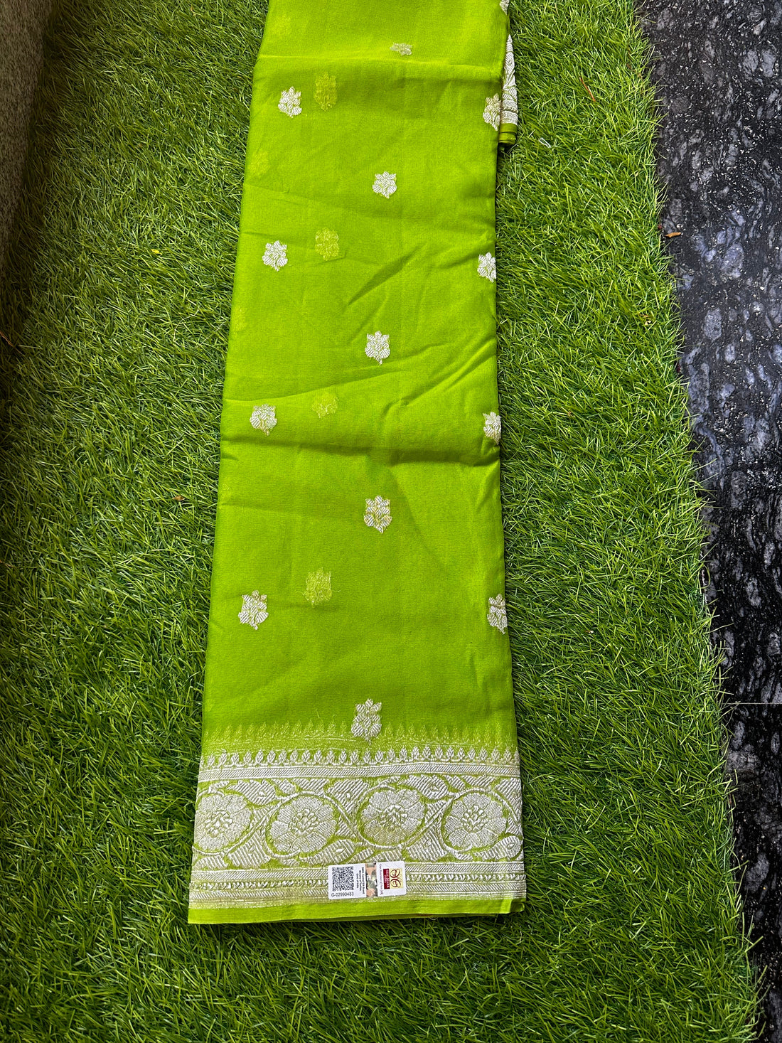 Pure Khaddi Chiffon Beautiful green.