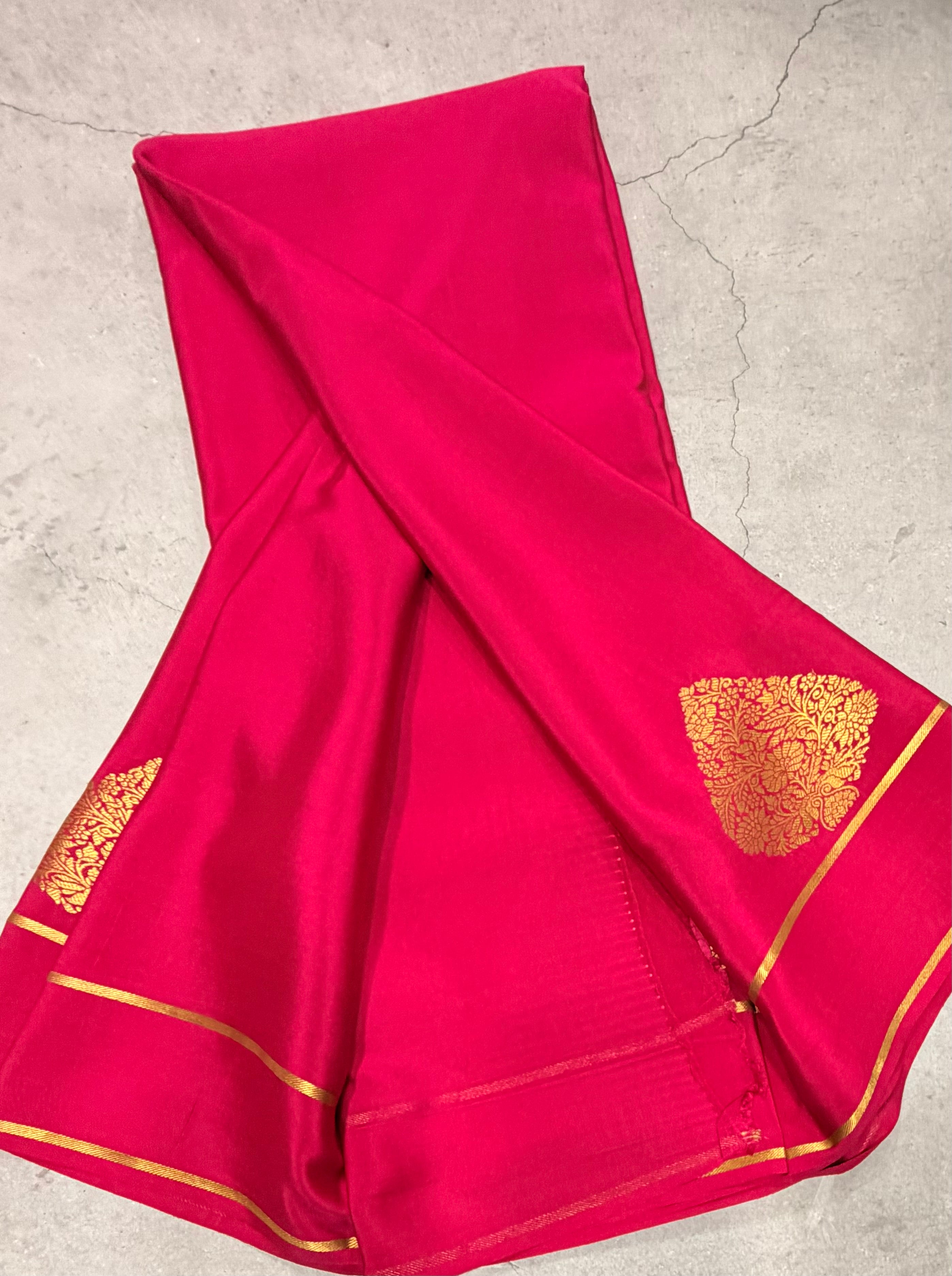 Rani pink leaf big butta pure Mysore silk crepe saree