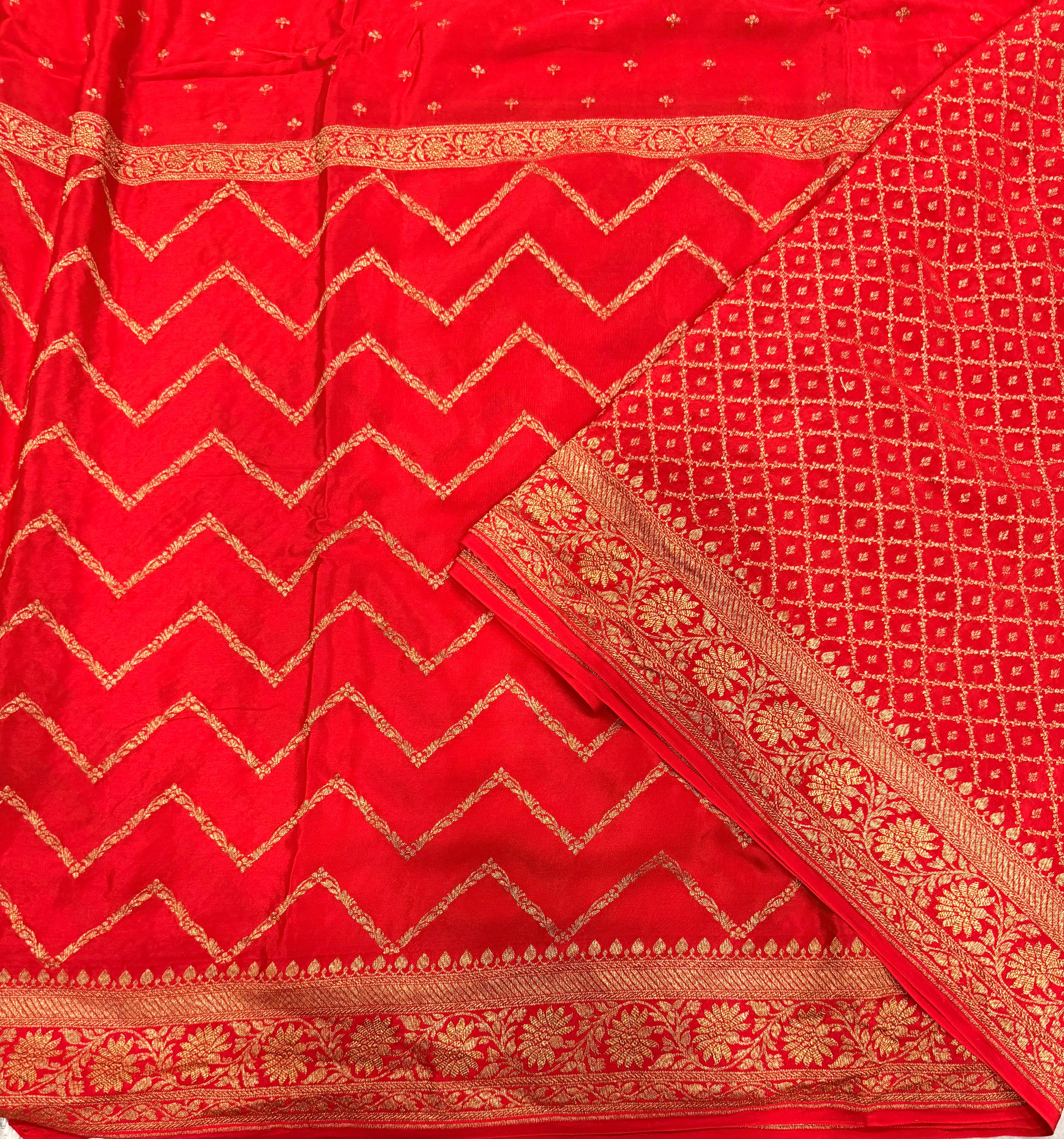 Red zig zag small butta half n half pure benarasi crepe silk saree
