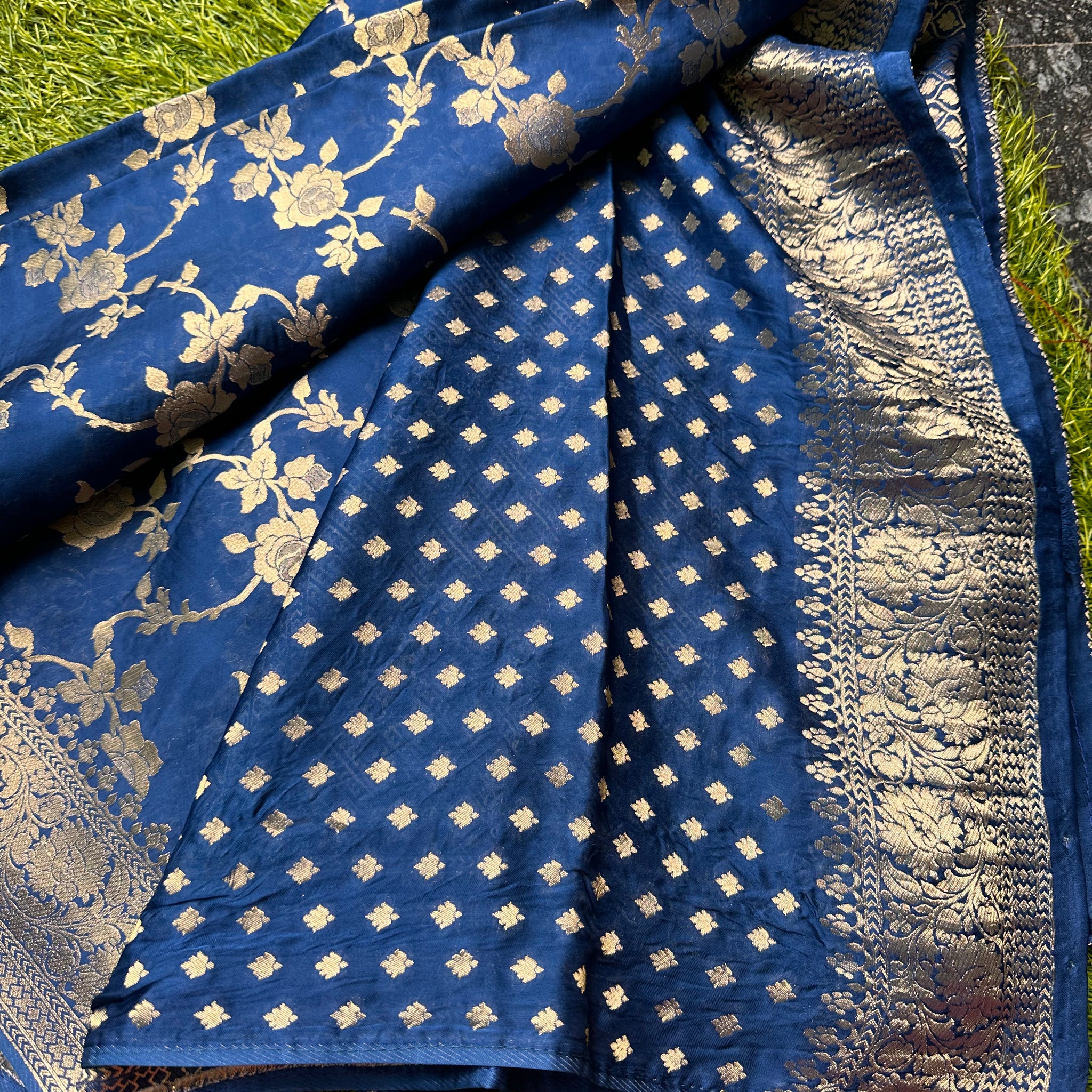 Satin crape organza. Jaal pattern all over the body.