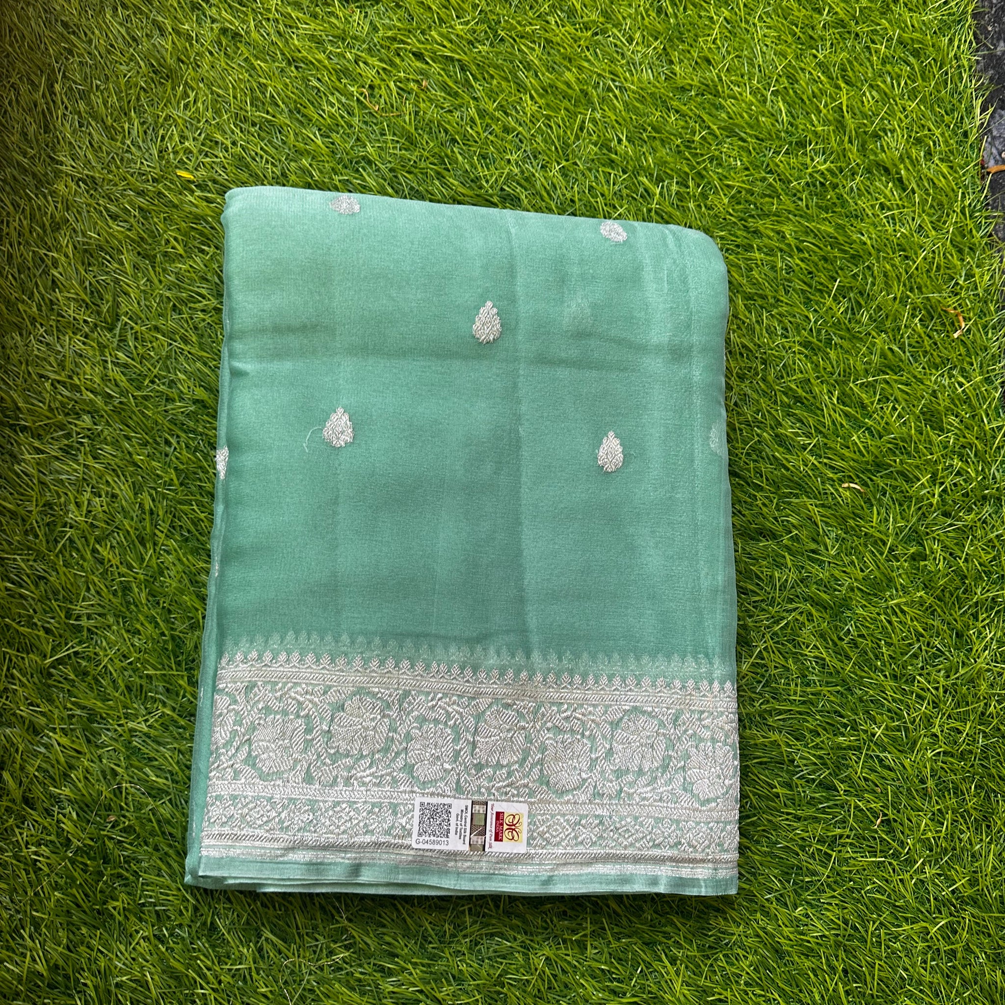 Pure khaddi chiffon,see green colour.