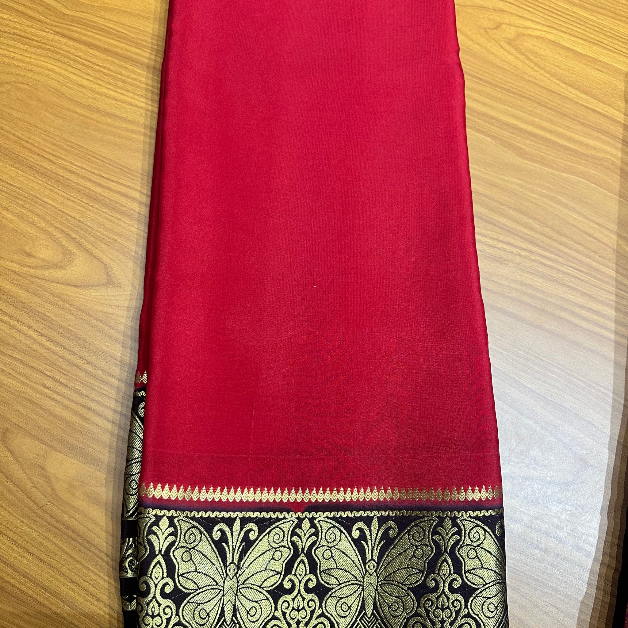 Red with coffee brown butterfly border 120 gsm