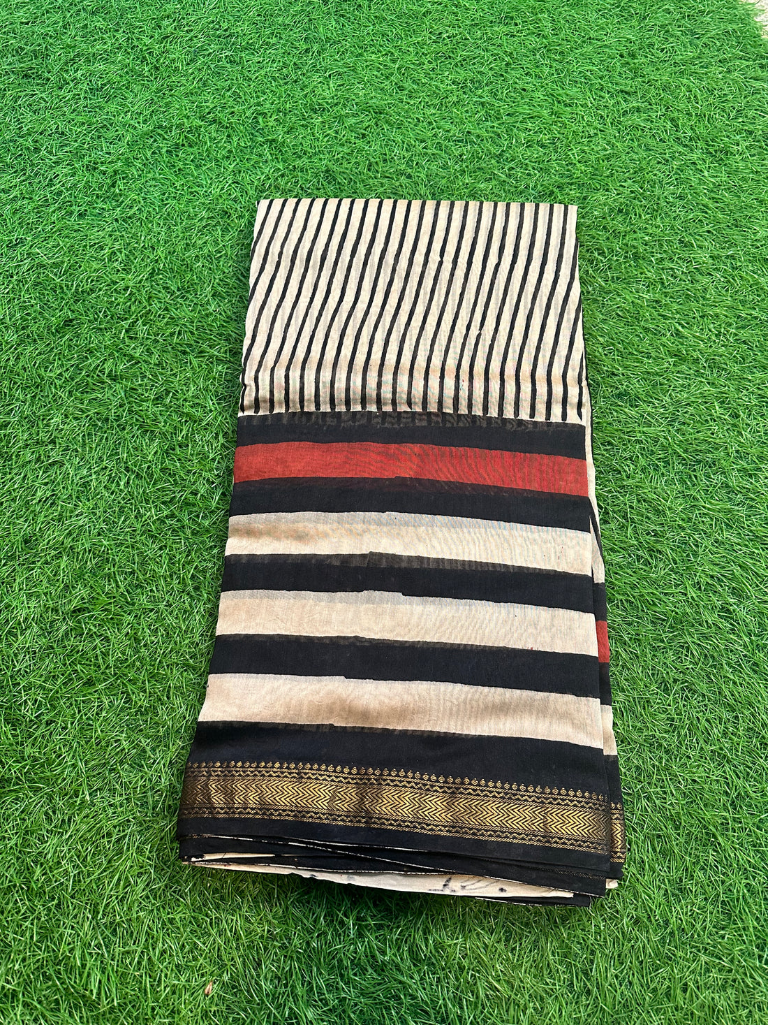 Maheshwari silk,vertical stripes with printed blouse.