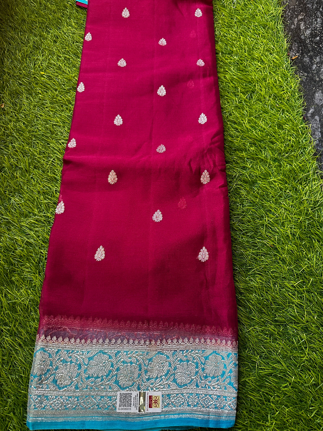 Pure khaddi chiffon,Mejentha with Rama blue.