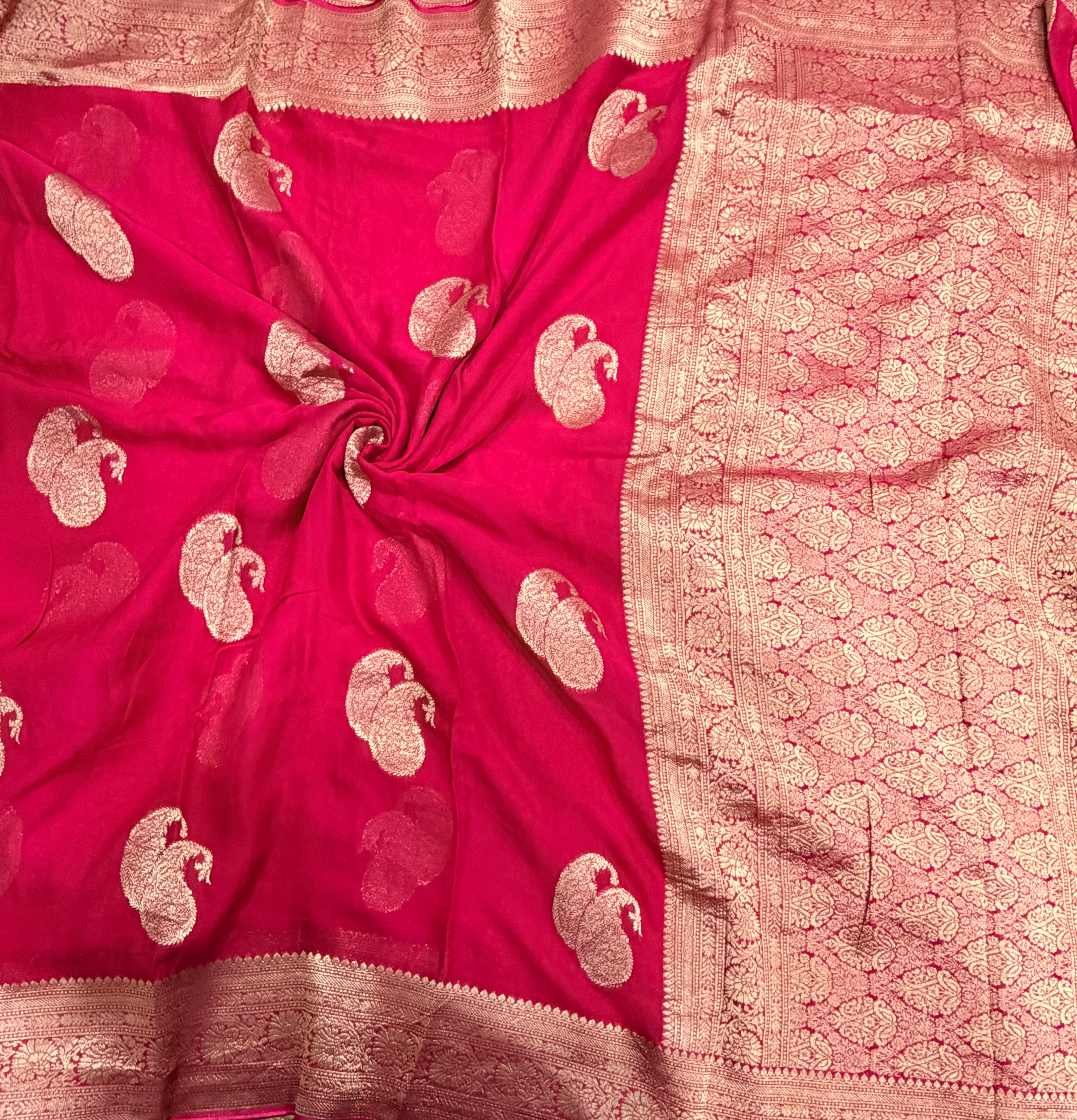 Rani pink mango Butta georgette small border saree
