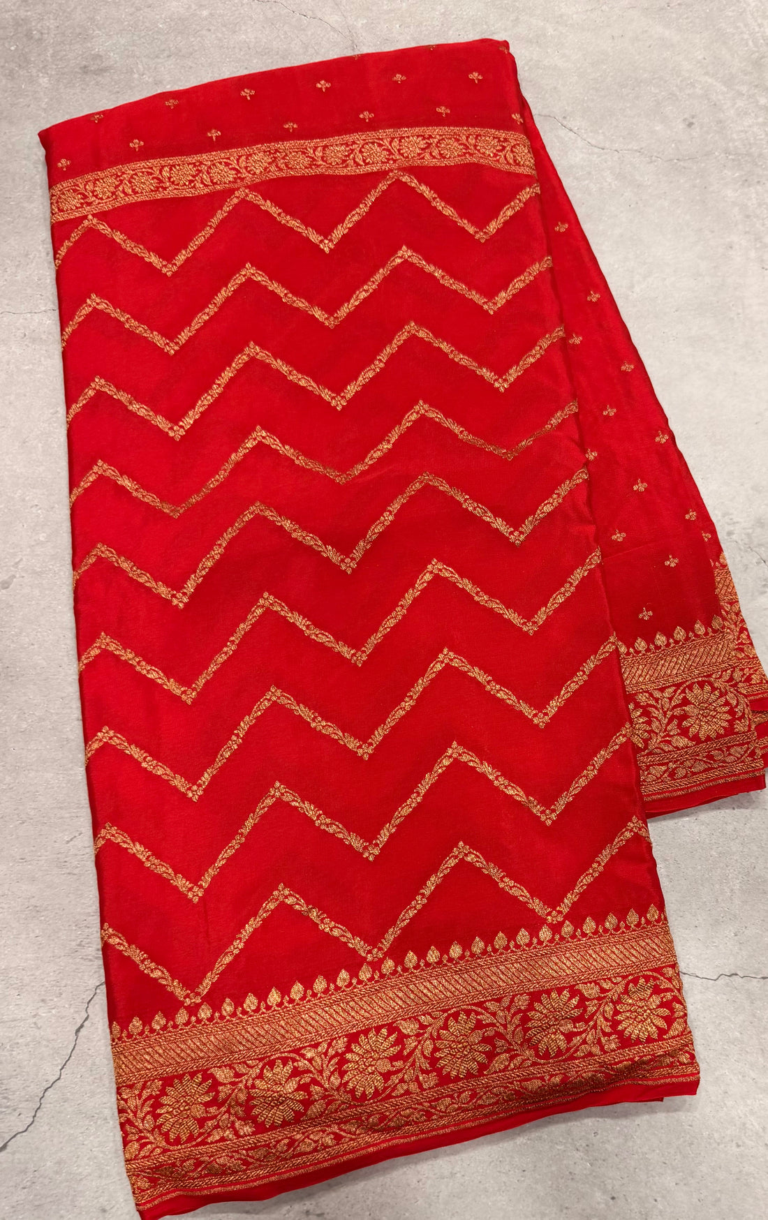 Red zig zag small butta half n half pure benarasi crepe silk saree