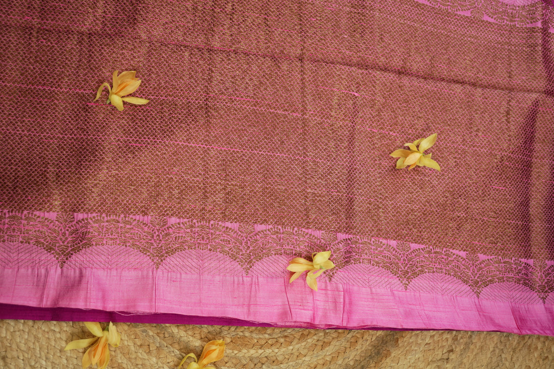 pink  pure raw silk saree with scallop border.