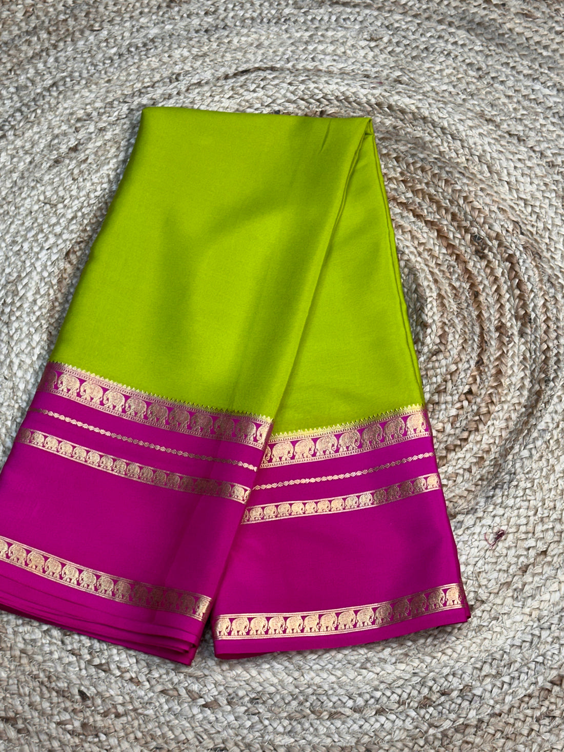 Parrot green and pink Eliphant bentex border 120 gsm