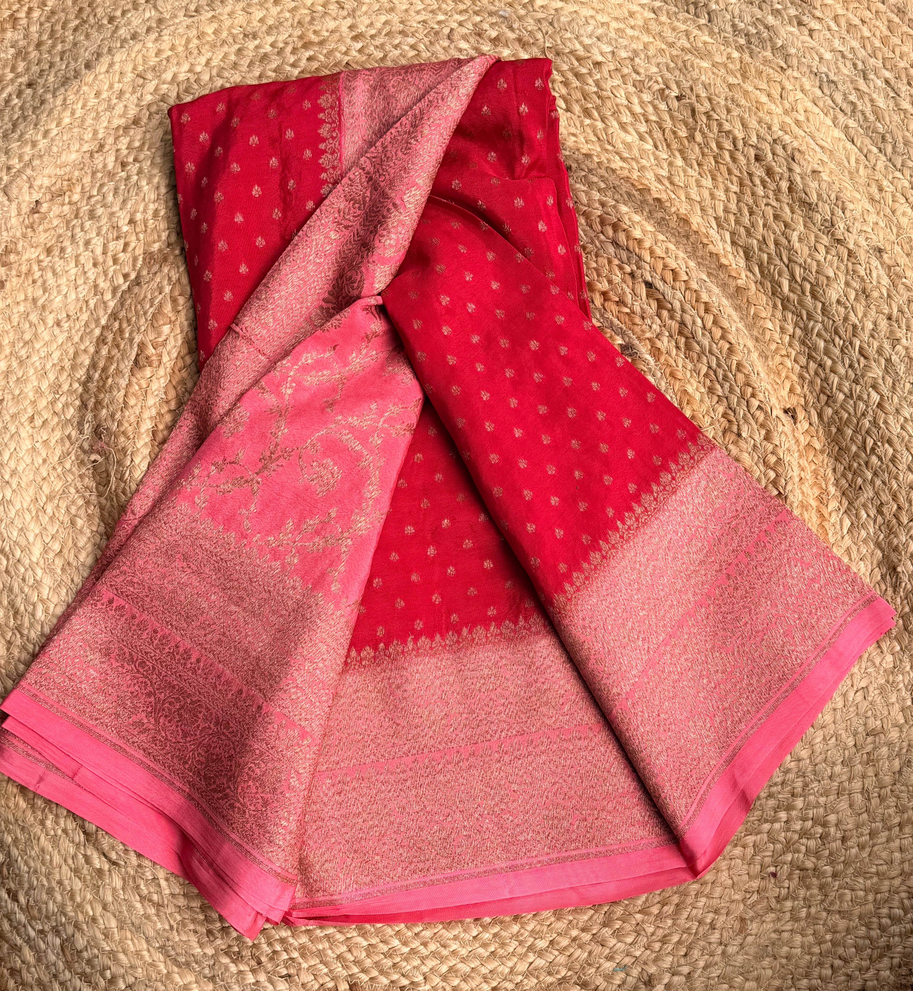 Red n pink small butta benarasi crepe saree