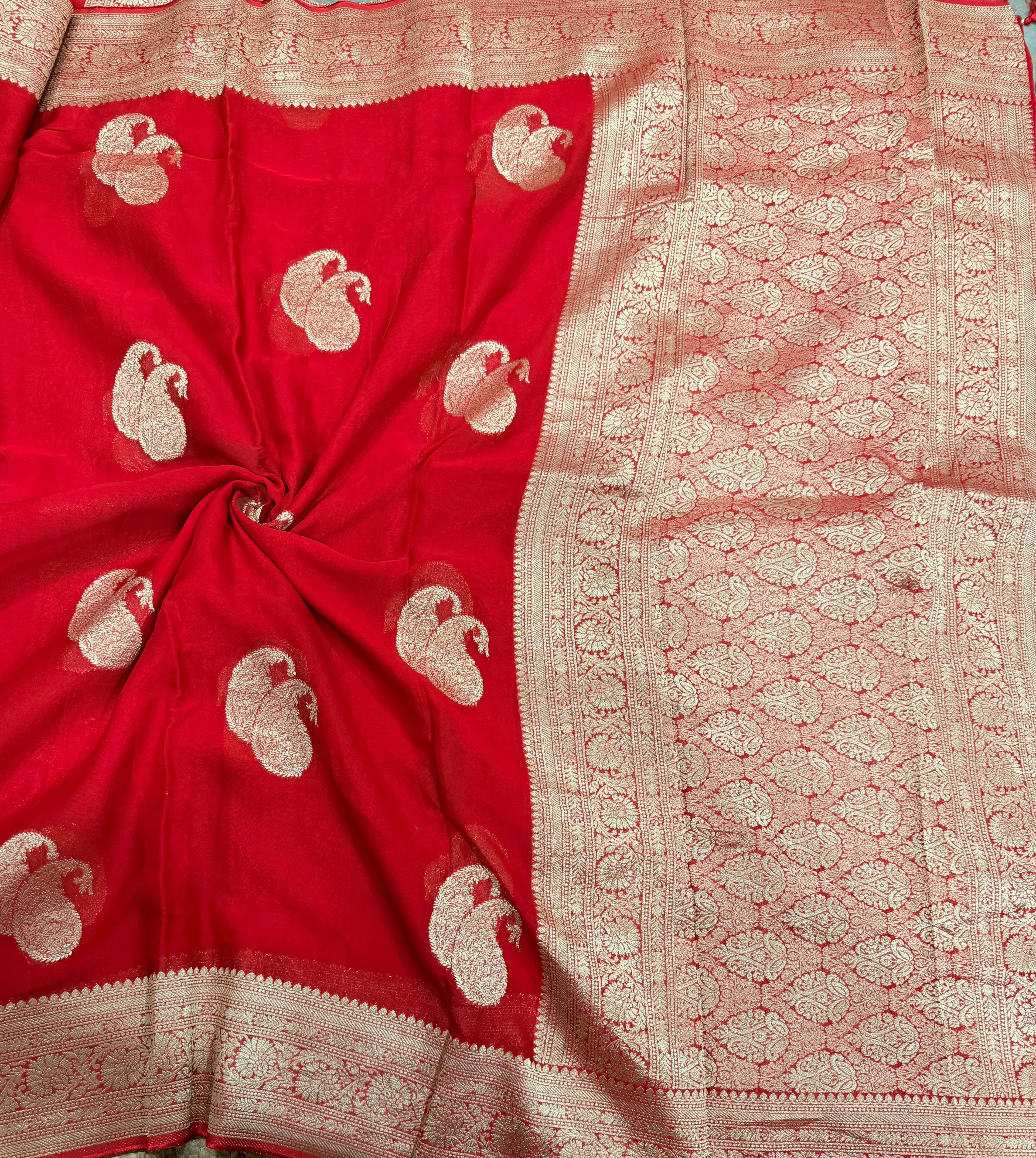 Red mango Butta georgette small border saree