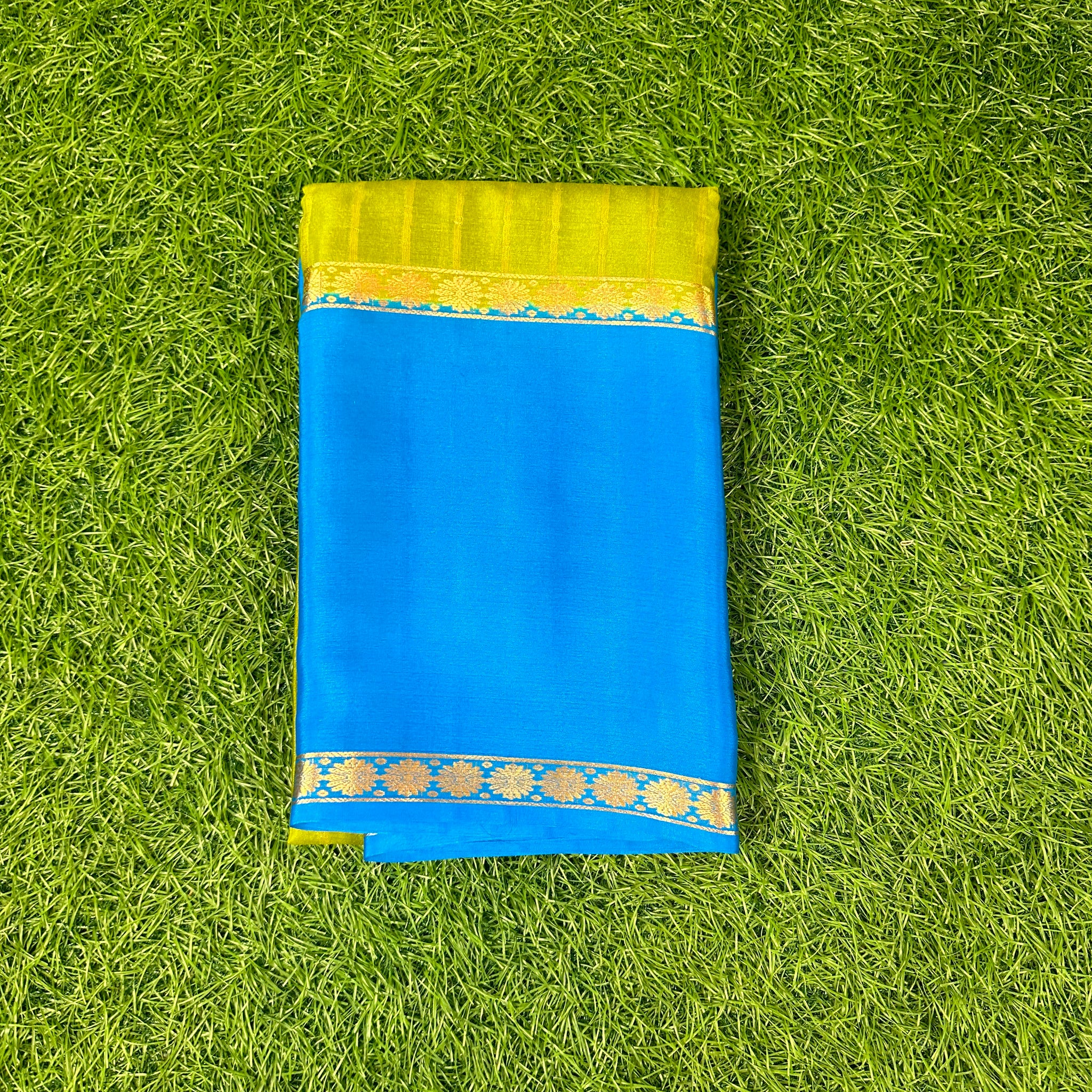 Green with blue pure wrinkle crepe sarees. With out blouse