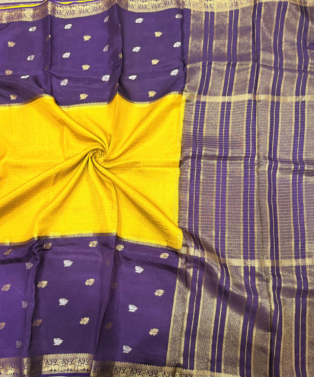 2D contrast border checks Dola crepe saree