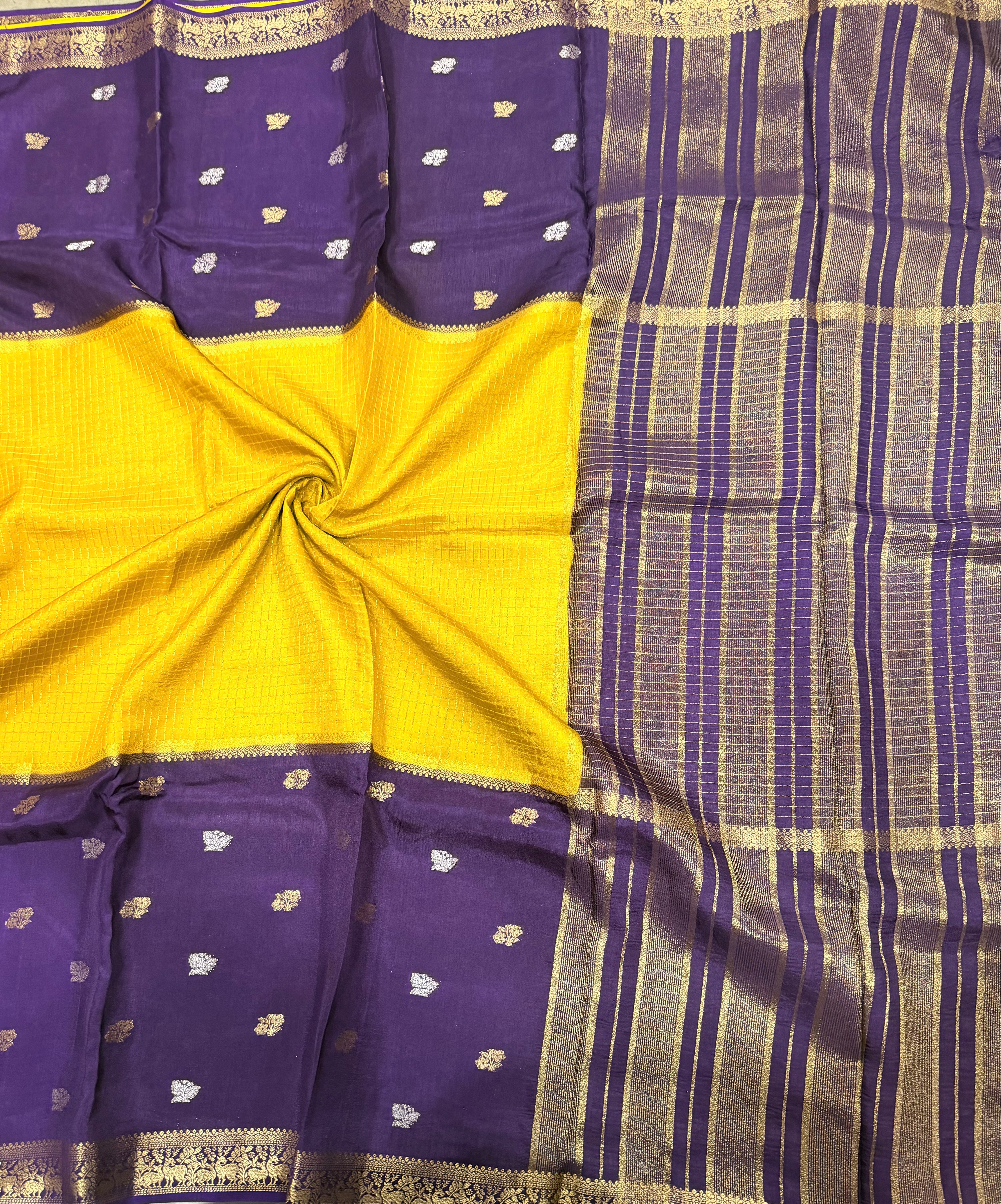 2D contrast border checks Dola crepe saree