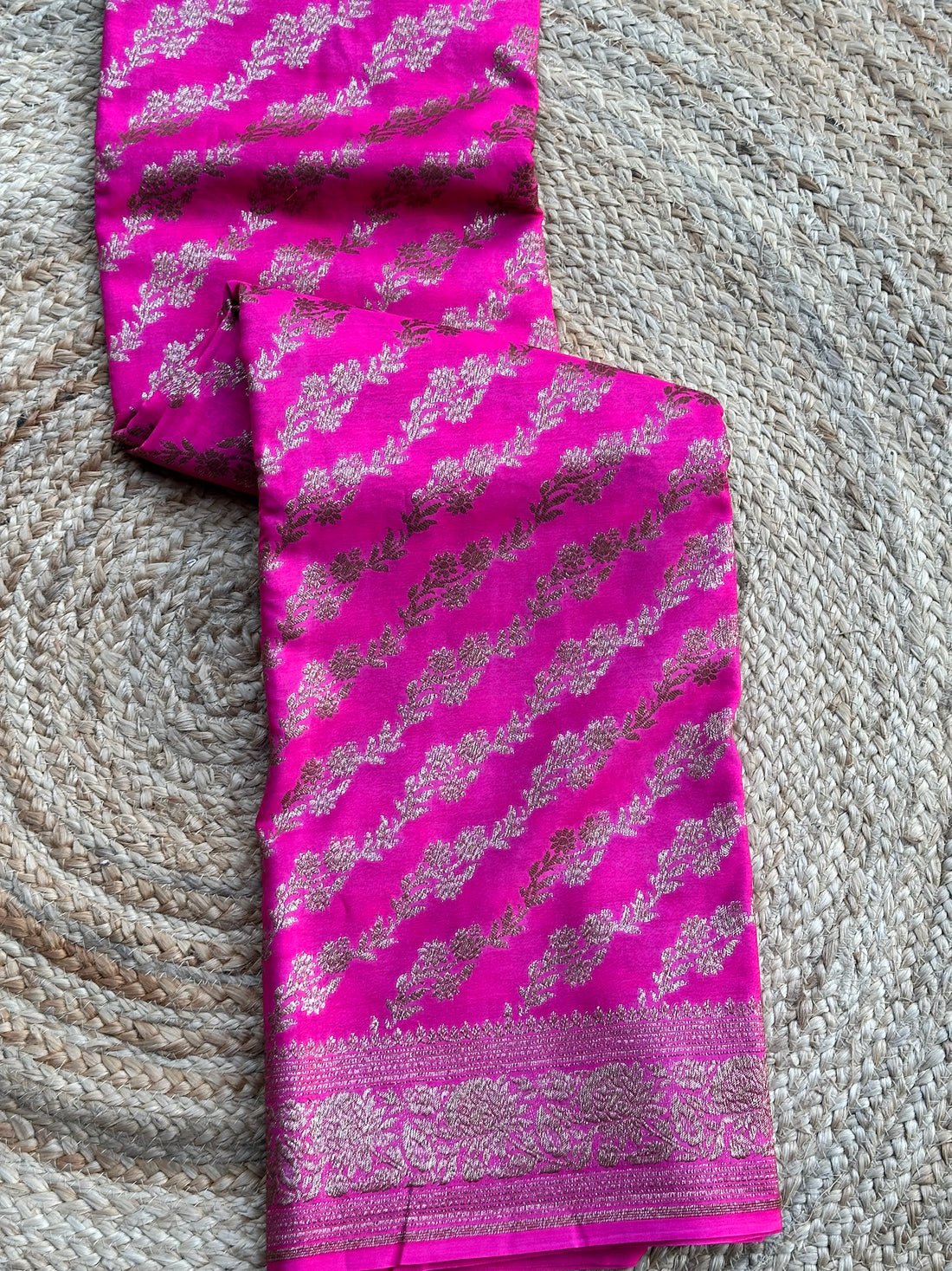 Pink jaal Banarasi crepe chiffon
