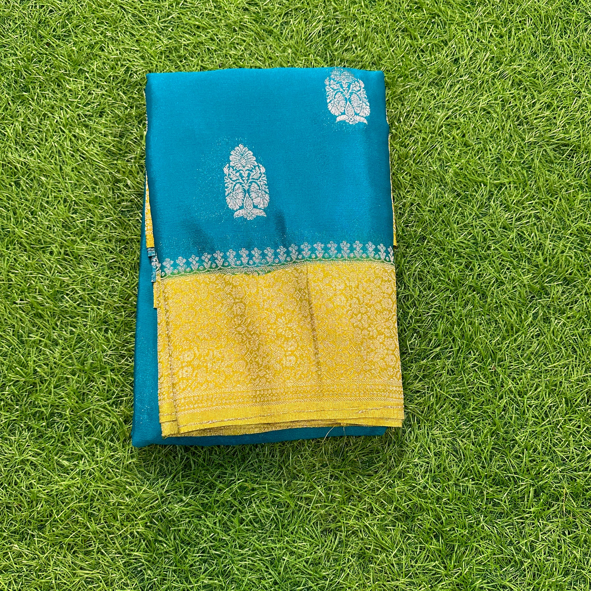 Blue and yellow soft crepe big butta
