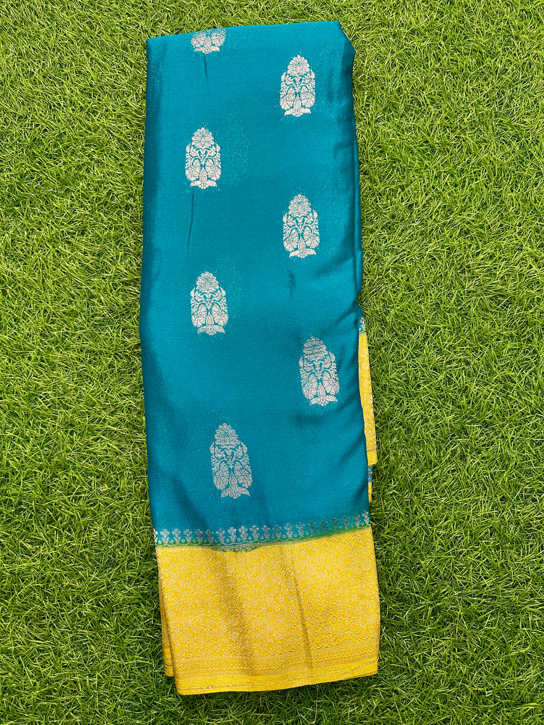 Blue and yellow soft crepe big butta