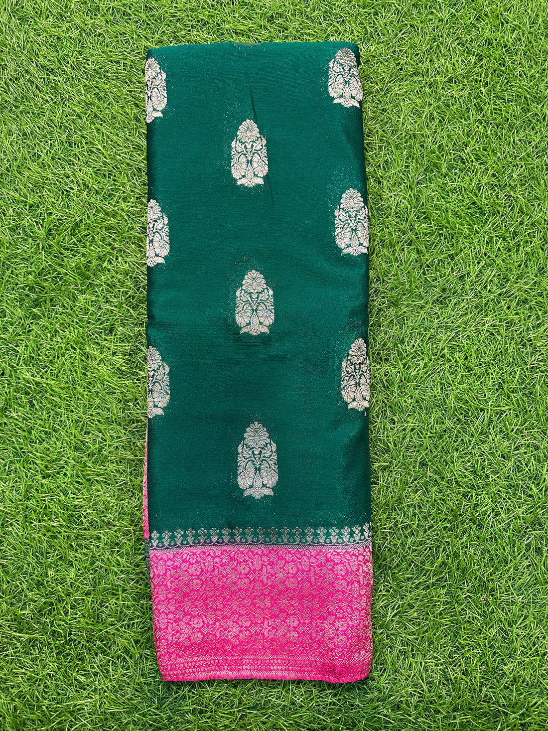 Green and pink soft crepe big butta