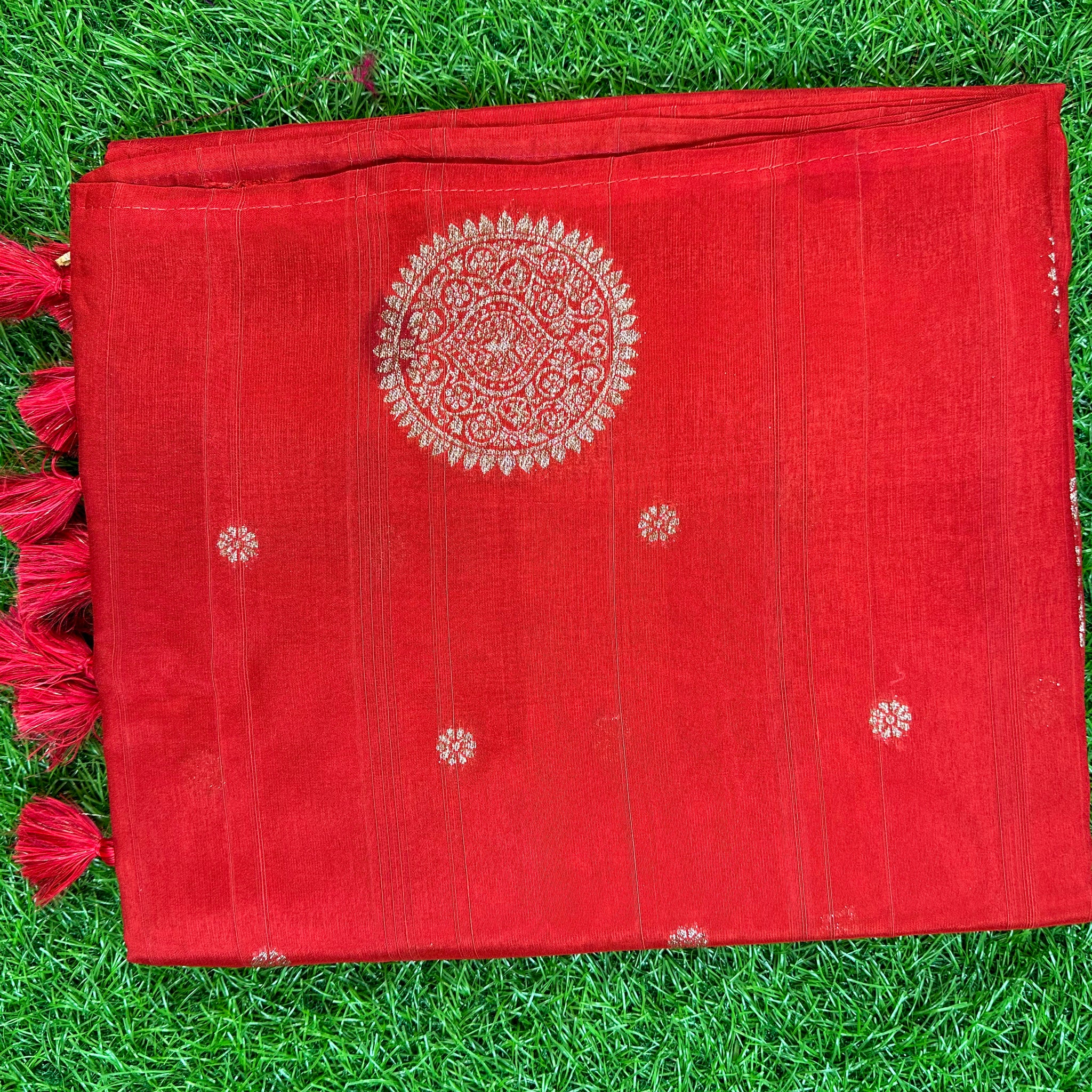 Dola silk with round butta