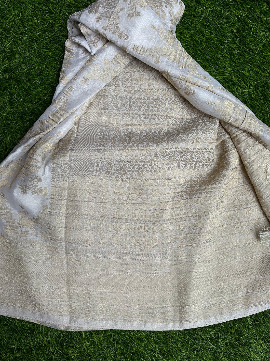 Crushed georgette in white colour